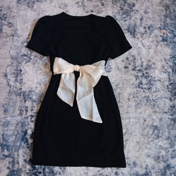 Little Black Sheath Dress With Ivory Bow And Lower Back Cutout Womens Medium - Picture 6 of 8